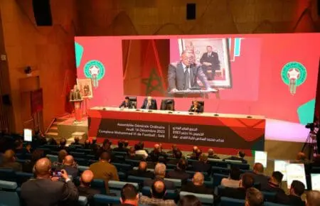 تقاعد اللاعبين والمدربين على طاولة لقجع ورؤساء الأندية