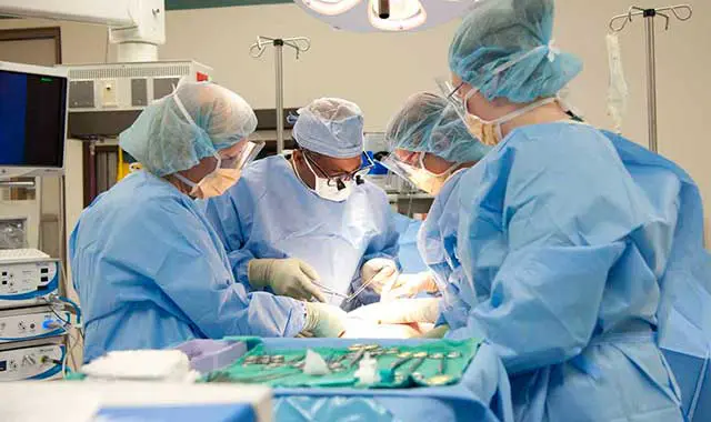 مستشفى جامعي متهم بنقل فيروس السيدا لطفلة بعد عملية جراحية