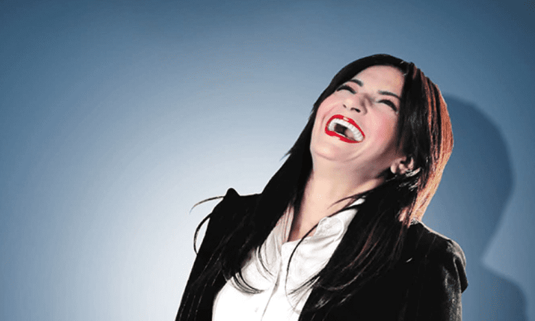 حنان الفاضيلي تطلق جولة “30 عامًا من الضحك”