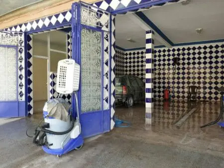مهنيو قطاع غسل السيارات بطنجة يطالبون بتعويضهم