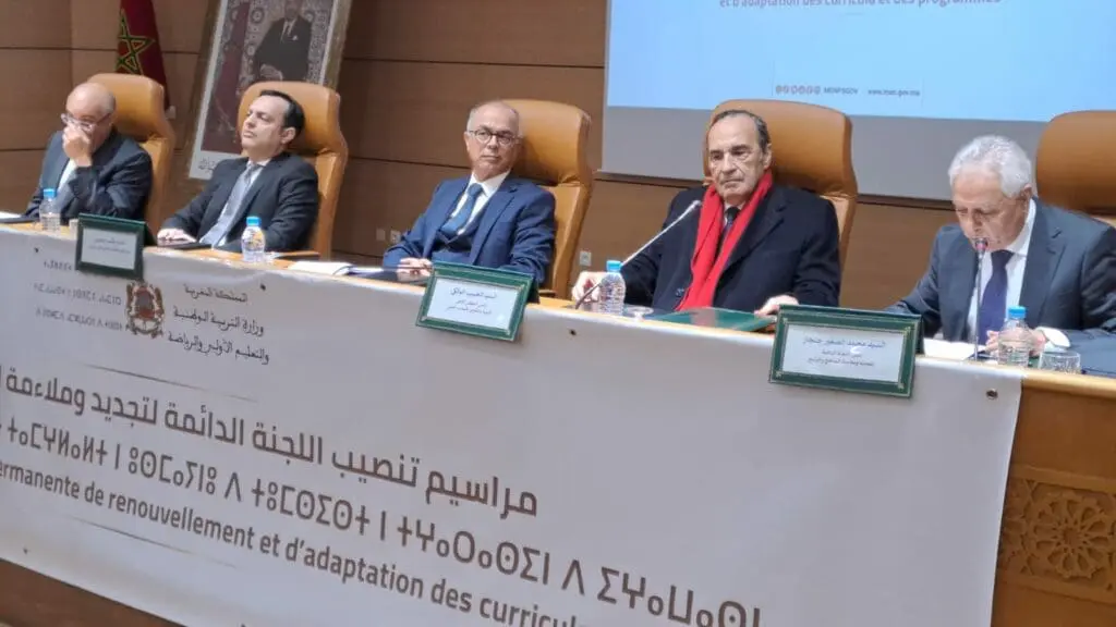 تركيبة لجنة المناهج..تغييب لأساتذة التعليم العمومي وحضور للبعثة الفرنسية