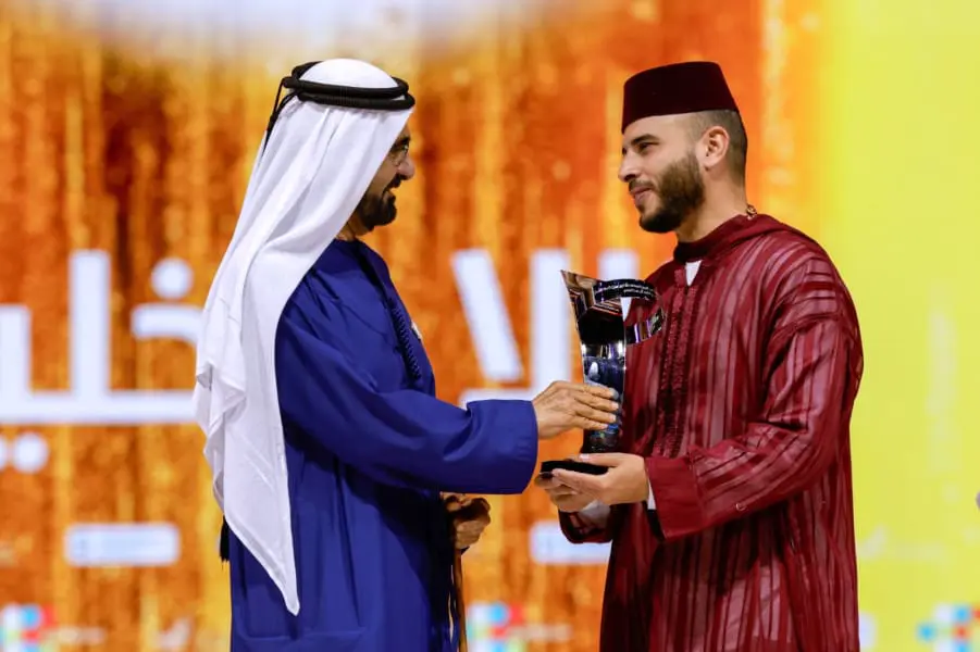 المغربي أمين إمنير يتوج بجائزة “صناع الأمل” في الوطن العربي