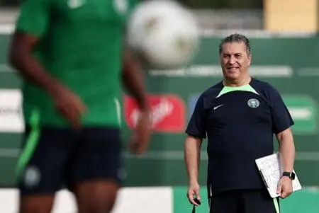 مدرب نيجيريا : بمقدورنا التتويج بكأس أفريقيا للأمم