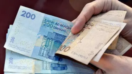 الحكومة تستعد لإعلان زيادة في أجور الموظفين والأجراء