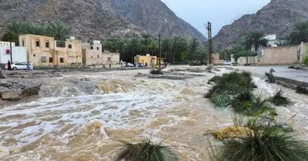 مصرع ثلاثة أطفال في فيضانات بسلطنة عُمان