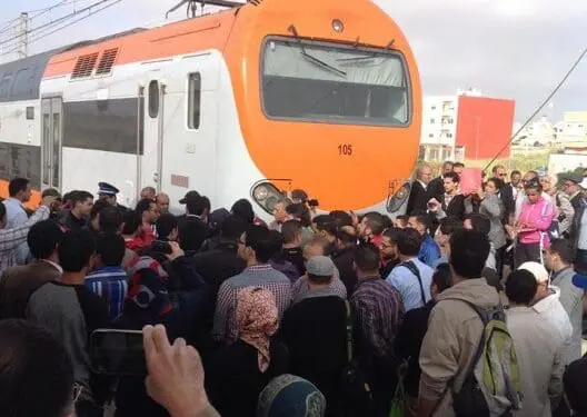 فوضى وازدحام في محطات القطار وتأخرات تفجر غضب المسافرين