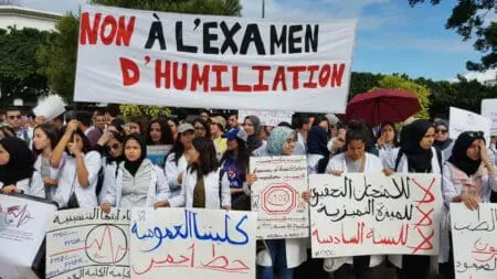 سنة الاحتجاجات الصاخبة.. هكذا شل الممرضون المستشفيات وقاطع طلب الطب الكليات