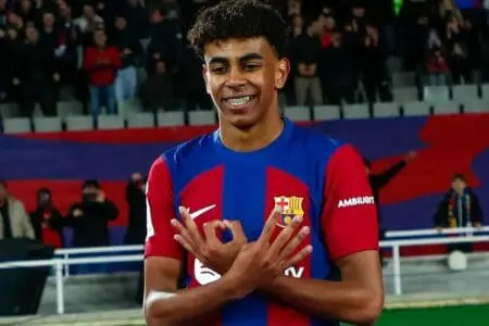 باريس تعرض 200 مليون يورو لضم لامين يامال