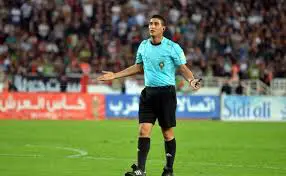 في بلاغ ناري.. أولمبيك آسفي يتهم الرداد وطاقم تحكيم مباراة الرجاء بالتدليس