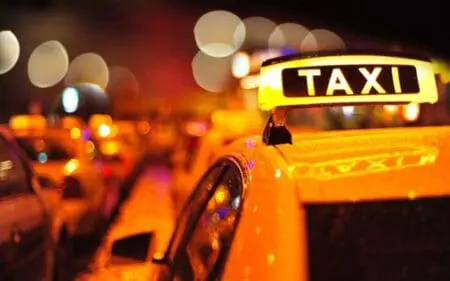 العمالات تتجاهل مذكرة لفتيت حول شروط استغلال سيارات الأجرة
