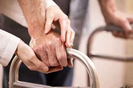 الحكومة تفتح الباب لجلب العمال الاجتماعيين من الخارج