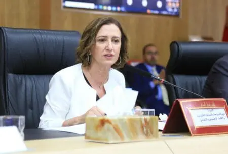 “اصطدام” بين البام والأحرار والوزيرة عمور تكذب “اتهامات” بركات حول اتفاقية بالمليارات