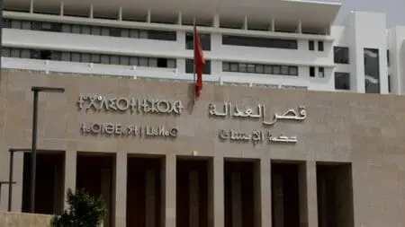 وزير العدل يقرر تسقيف فترة تولي المسؤولية في ثماني سنوات