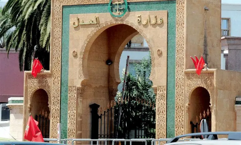 شغيلة العدل تشل المحاكم بإضرابات وطنية ووقفات