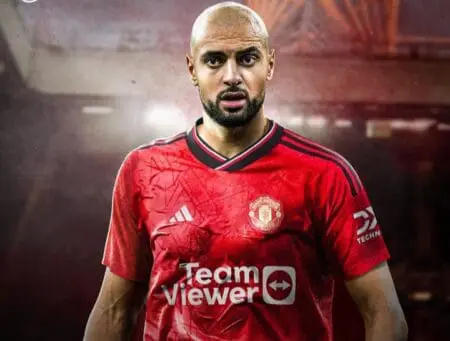 سفيان امرابط يشارك بديلا في مباراة مانشستر يونايتد وليفربول