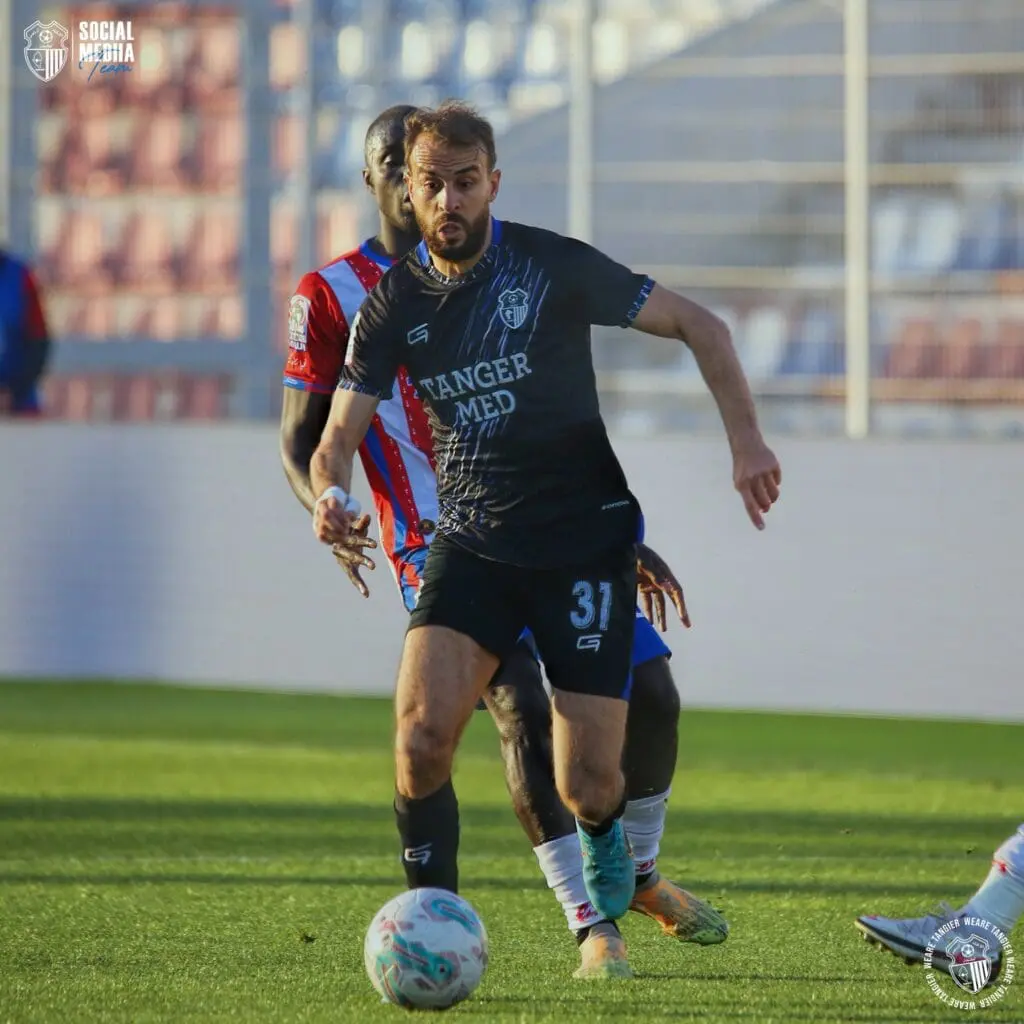المغرب التطواني يستنكر تصرفات لاعب من اتحاد طنجة