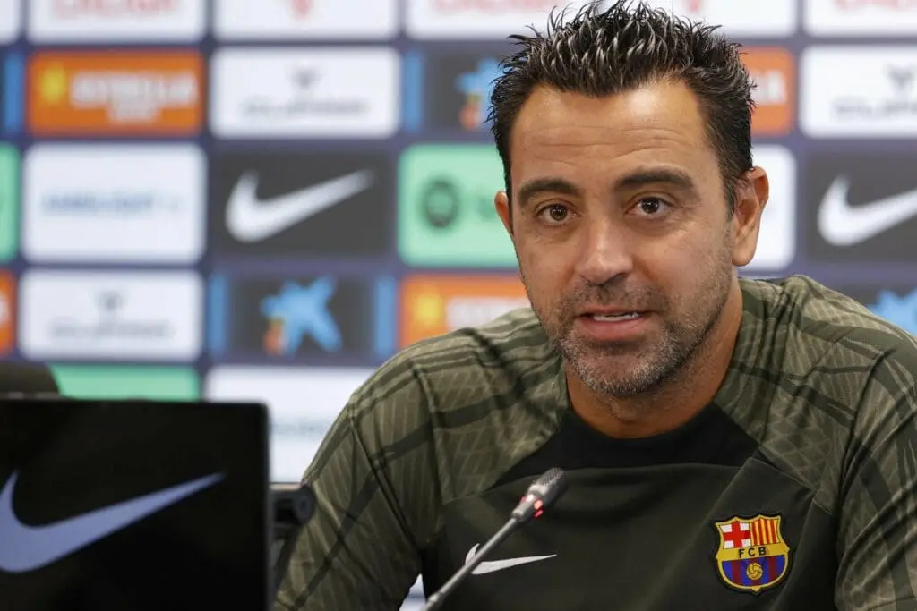 برشلونة يقرر الاحتفاظ بالمدرب تشافي حتى 2025