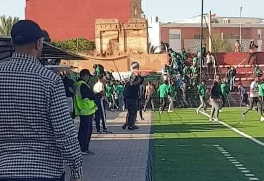 أحداث شغب تفسد مباراة شباب خنيفرة والدفاع الجديدي