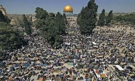 120 ألف مصل في آخر يوم جمعة من رمضان في الأقصى