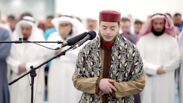 تتويج المغربي إلياس حجري بلقب القارئ العالمي للقرآن
