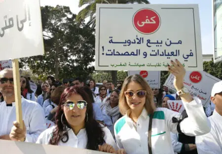 الصيادلة يتهمون مستشفى الشيخ زايد ببيع الأدوية وإيصالها للبيوت