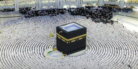 إلزام 20 ألف “وافد” بمغادرة مكة بعد مخالفة تعليمات الحج