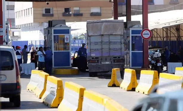 فوضى بمعبر باب سبتة بعد تعطل النظام الإلكتروني