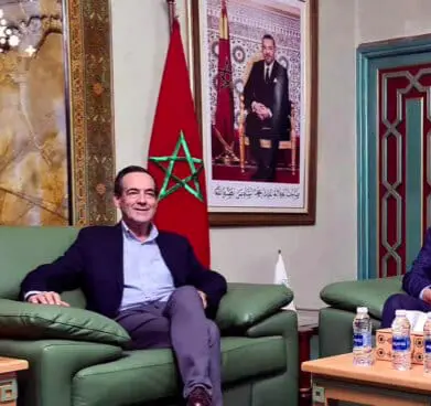 طنجة قبلة الاشتراكيين الإسبان.. وزير الدفاع السابق يبني منزلا في المدينة القديمة
