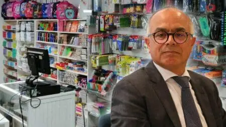 تهرب ضريبي وابتزاز للأسر ..الكُتبيون يطالبون بمنع “تجارة المقررات”