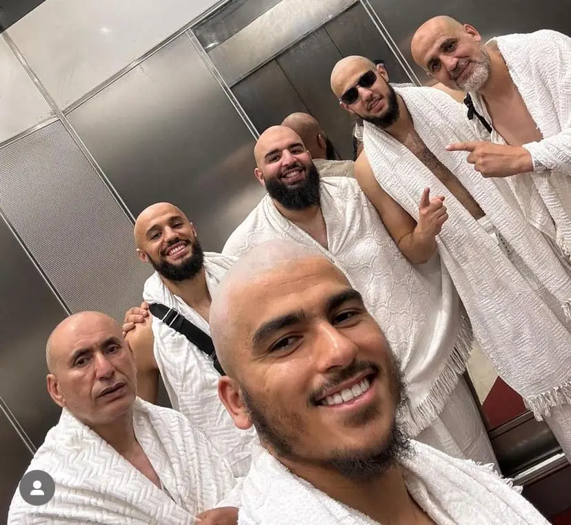 بعد مزراوي.. زكريا أبو خلال يؤدي مناسك الحج