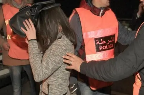مديرة مدرسة تفضح اعتداء أم على ابنها في منطقة حساسة بجسده