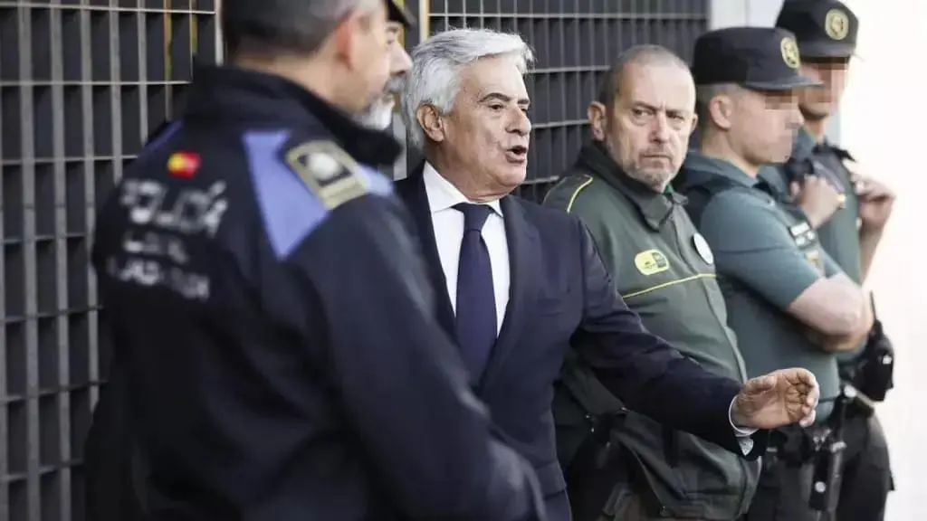 مطالب حقوقية بإقالة رئيس الاتحاد الإسباني لكرة القدم