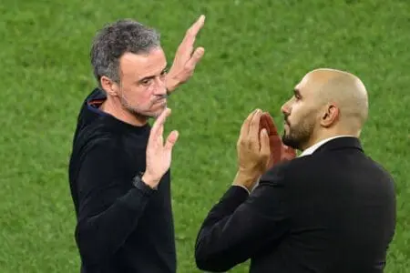 الركراكي: “أنا ماشي أحسن من إنريكي والكرة في إفريقيا تتطور”