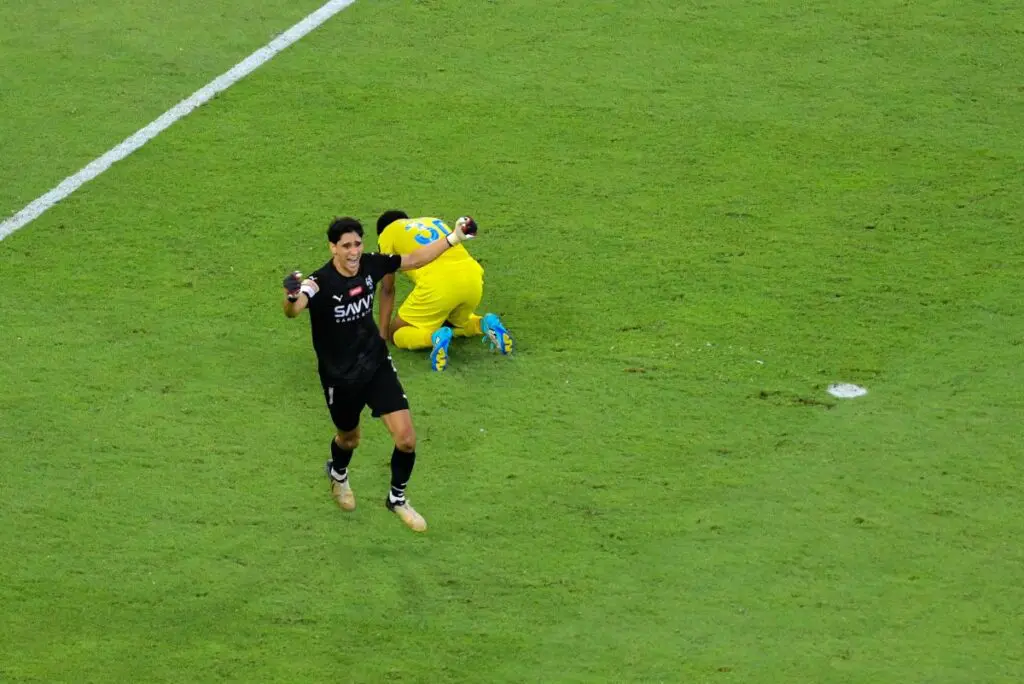 ياسين بونو الأفضل في نهائي كأس الملك