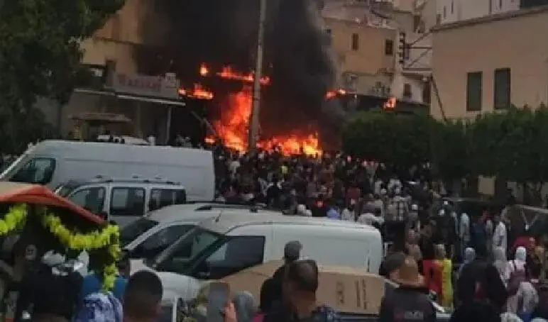 مصرع 4 أشخاص وإصابة 26 في حريق بقيسارية الأندلس بفاس