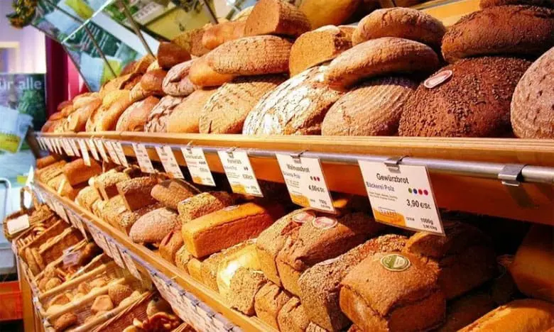 الخبازون في سبتة ومليلية ينهون الحصار على الخبز المغربي