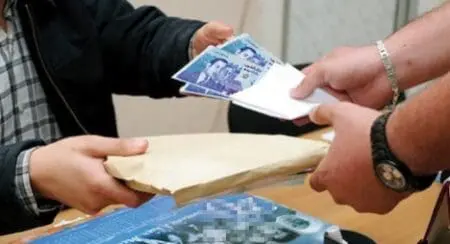فوضى سندات الطلب..المالية تجبر الإدارات على المنافسة ولو لاقتناء “صحن حلويات”