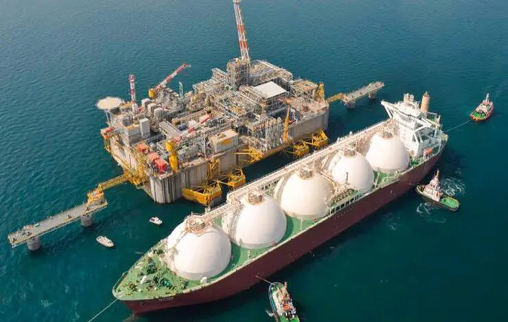 المغرب يطرح مناقصة لبناء محطة عائمة للغاز الطبيعي المسال