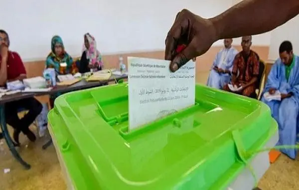 الناخبون الموريتانيون يدلون بأصواتهم لاختيار رئيس للبلاد