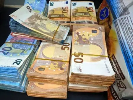 اليسار الفرنسي يتعهد بجمع 30 مليار يورو سنويا كضرائب على الثروة