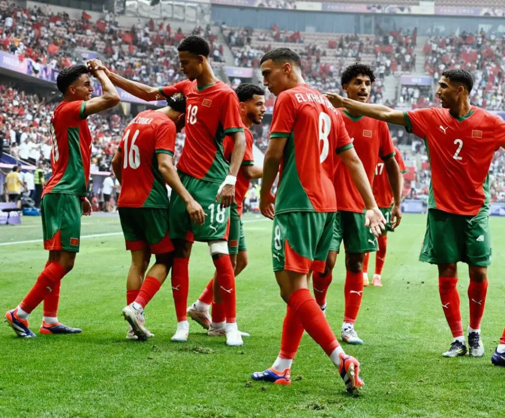 أشبال السكتيوي ينتزعون الصدارة ويتأهلون للربع بعد فوز كاسح على العراق
