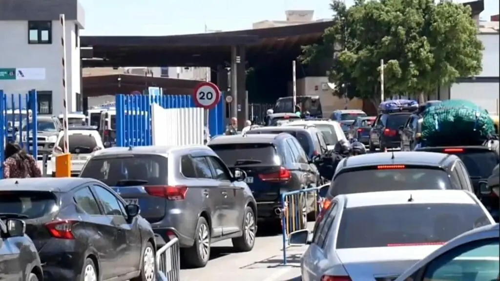 بمدة انتظار بلغت 9 ساعات.. عملية العبور بمليلية تشهد أحد أسوأ أيامها