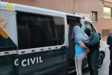 إسبانيا: توقيف 10 أشخاص إثر اشتباكات بين متطرفين يمينيين ومهاجرين مغاربة