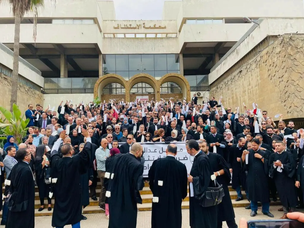 بعد انطلاق جلسات الحوار مع وزارة العدل.. المحامون يقررون العودة إلى المحاكم