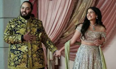 زفاف ابن أغنى رجل في آسيا يوقف حركة المرور لأيام في مومباي الهندية