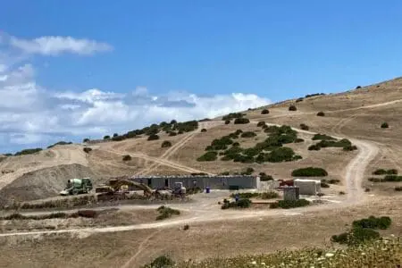 جون أفريك: دومينيك ستراوس-كان يبني مشروعًا فندقيًا ضخما جنوب طنجة