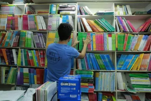 رابطة الكتبيين تحذّر من تخفيضات وهمية على الكتب المدرسية