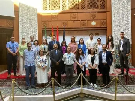 مسؤولون مغاربة من وزارة الشباب يزورون ناديي إشبيلية وبيتيس