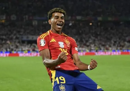 لامين يامال أفضل لاعب في العالم في استفتاء صحيفة “ماركا”