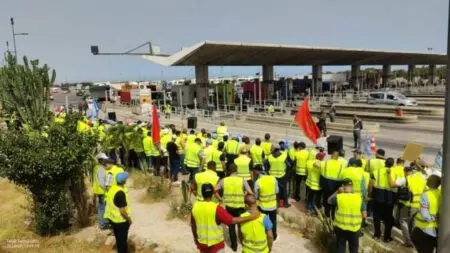 “الخسائر المالية” تجبر إدارة الطرق السيارة على فتح قنوات الحوار